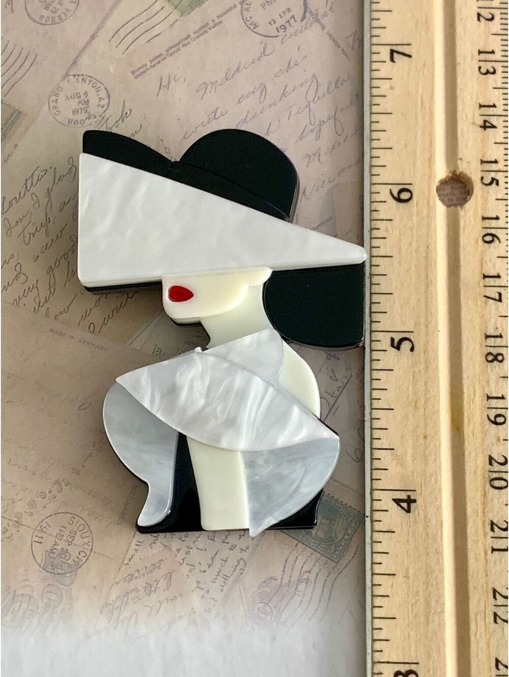 Chic Retro Black & White Lady Brooch with Stylish Hat and Scarf - Picture 3 of 3